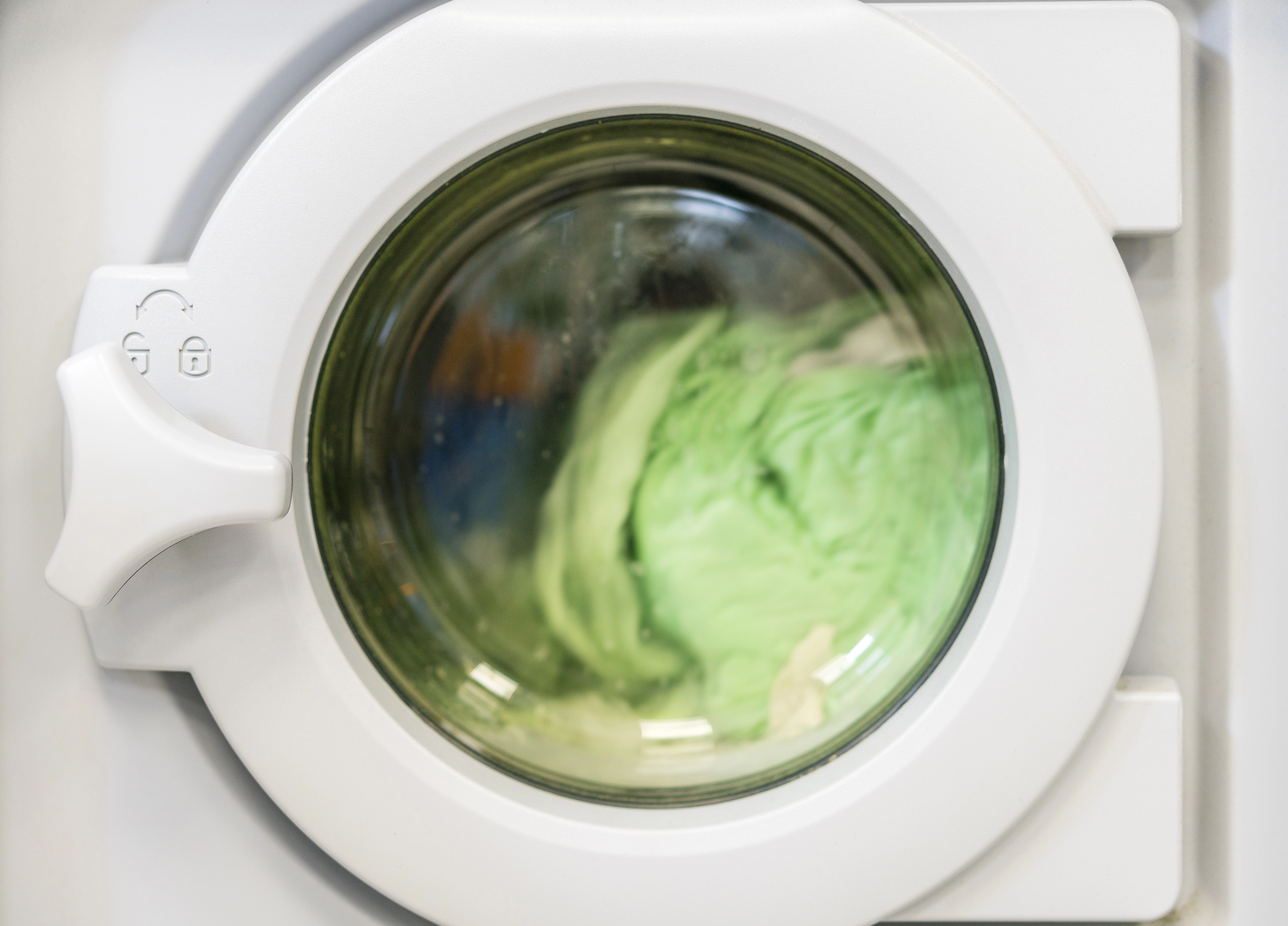 Lavanderia Self-Service vs. Lavar Roupa em Casa: Qual Compensa Mais?