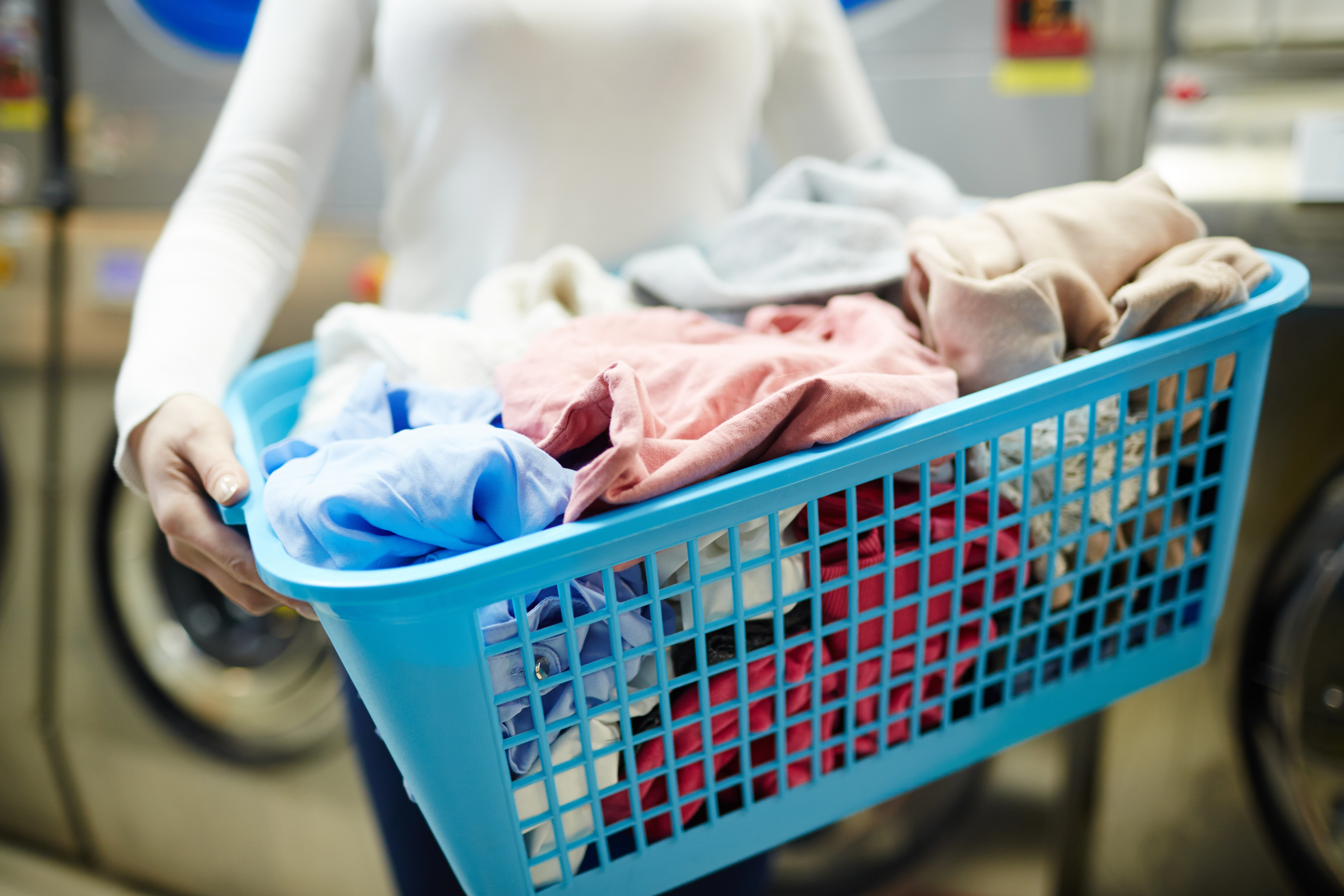 Como Organizar as Roupas da Semana para Lavar Tudo de Uma Só Vez