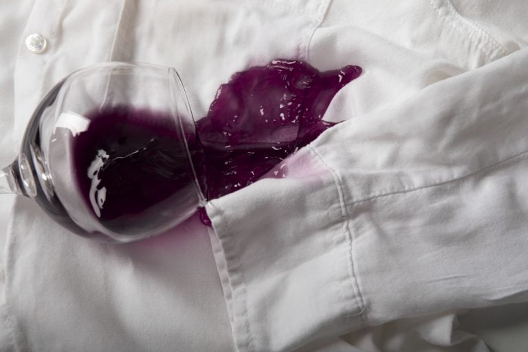 Lavanderia 60 Minutos - Mancha de vinho na roupa